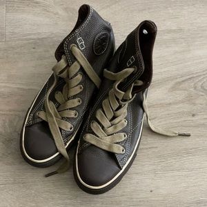 Almost brand new leather chuck taylors